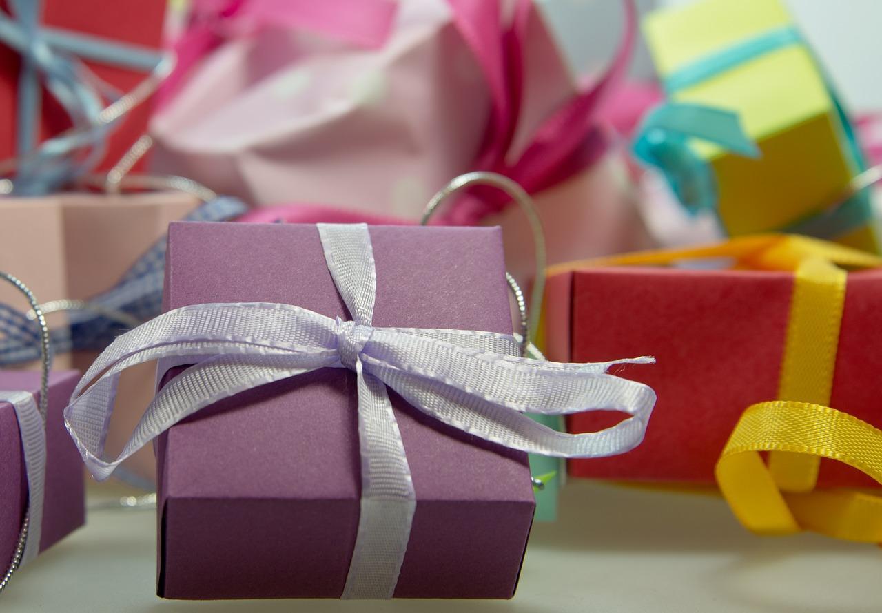 Jak efektownie zapakować prezent dla klienta