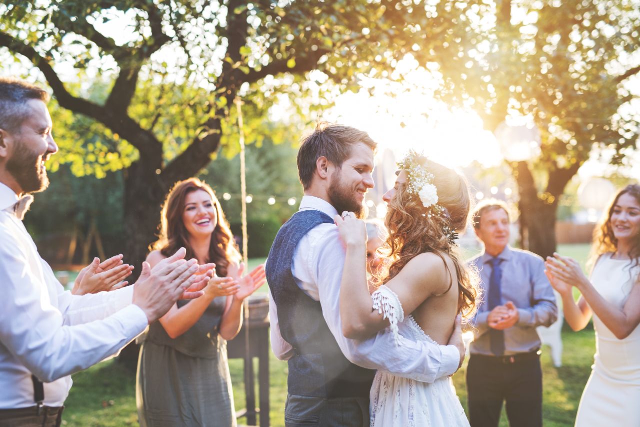 Jak zorganizować ślub w plenerze?