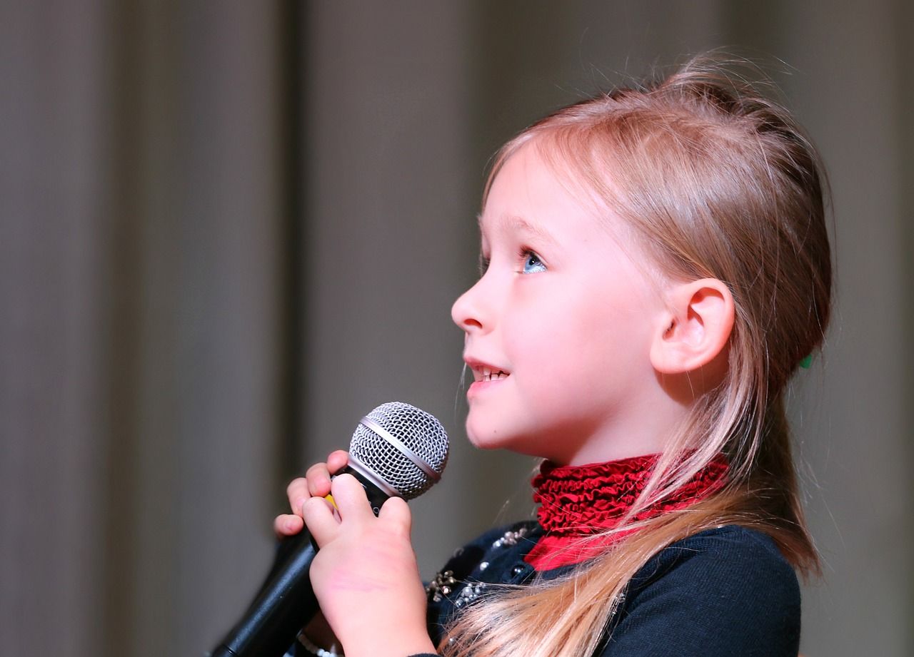 Czego mogą nauczyć się dzieci podczas zajęć wokalnych?