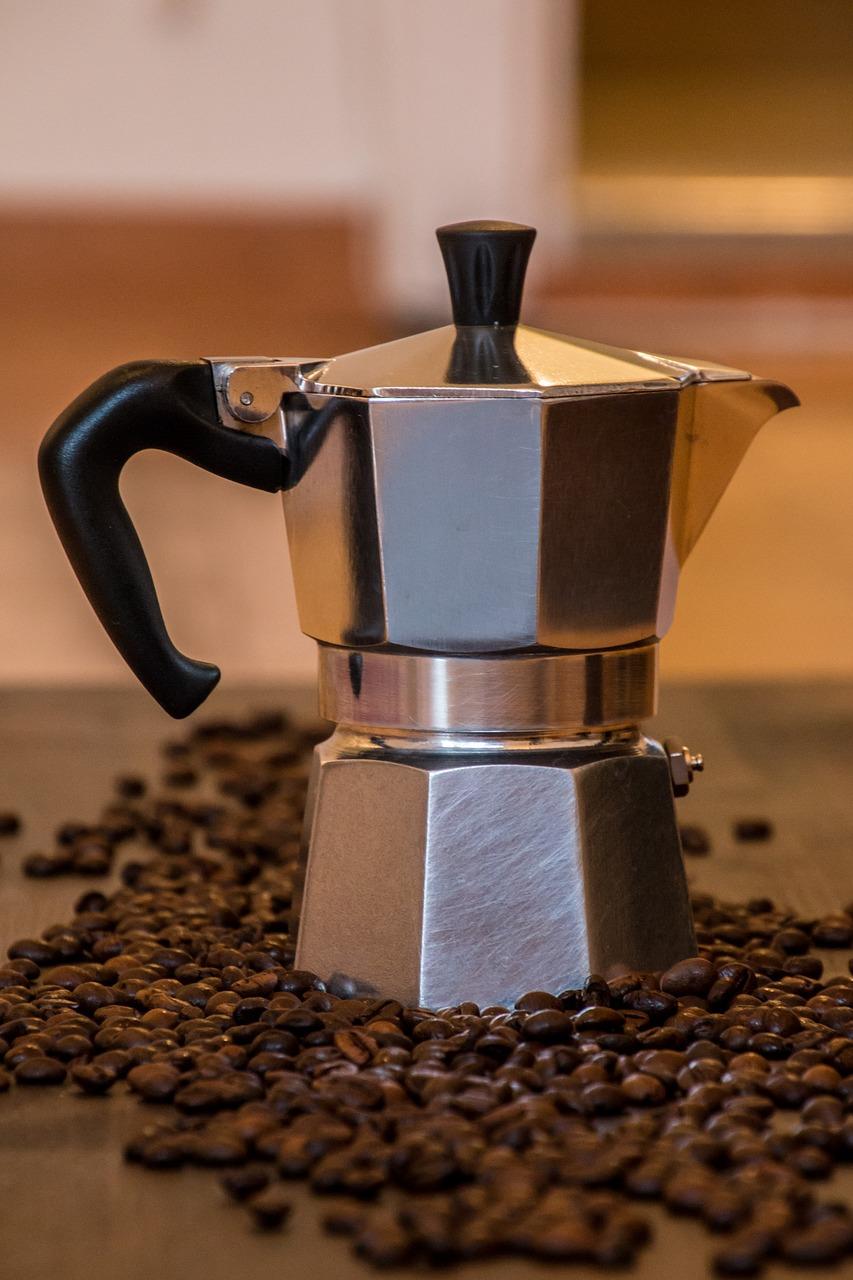 Zaparzacze do kawy i herbaty – czym muszą się charakteryzować?