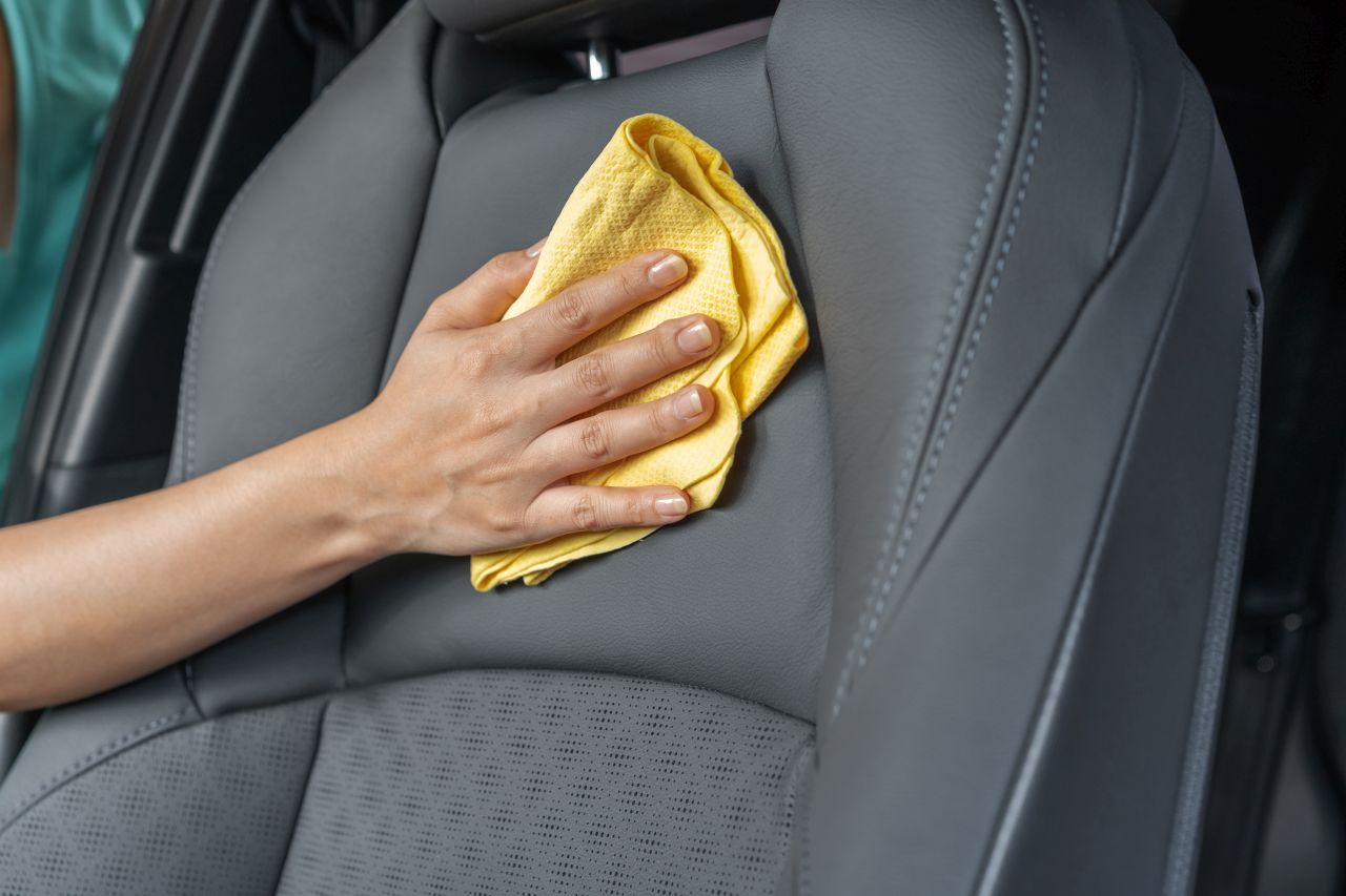 W jaki sposób dbać o tapicerkę w samochodzie?