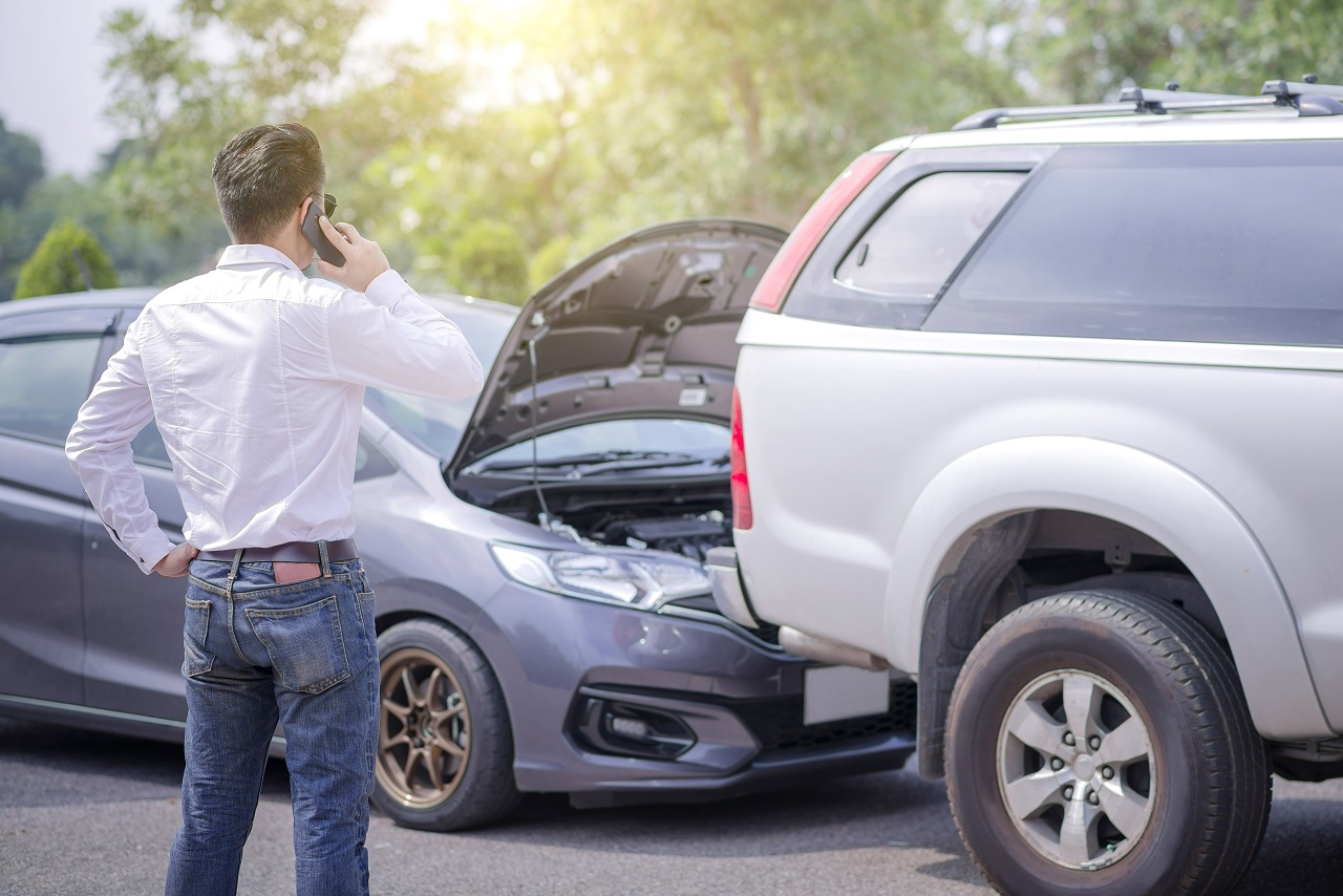Jak prawidłowo wycenić koszty naprawy samochodu, który uległ wypadkowi?