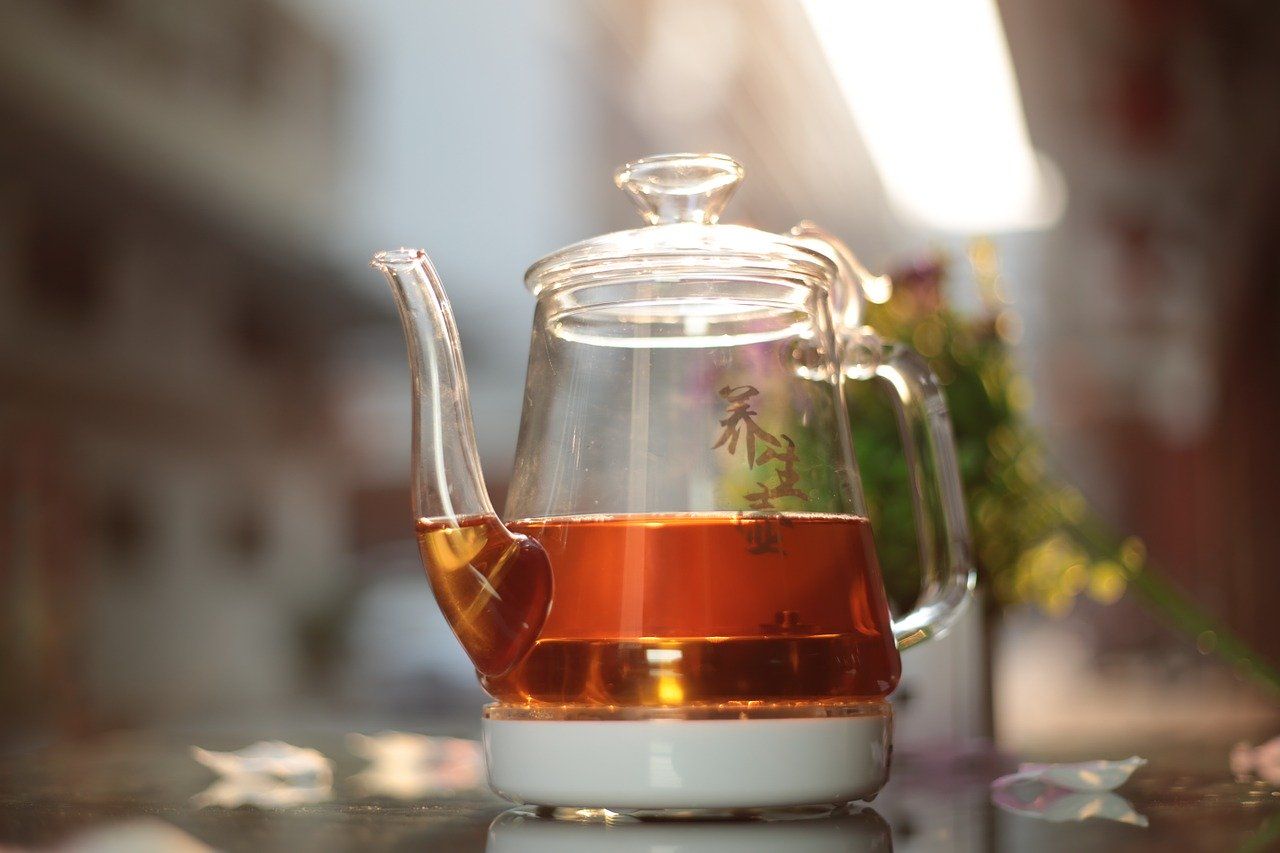 Jakie właściwości posiada czarna herbata liściasta?